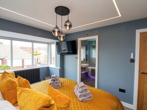 2 bedrooms, individually decorated, individually furnished, free WiFi - No. 12 (Saltburn-by-the-Sea)
