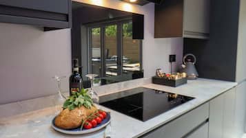 Astianpesukone, keittoastiat/astiat/ruokailuvälineet