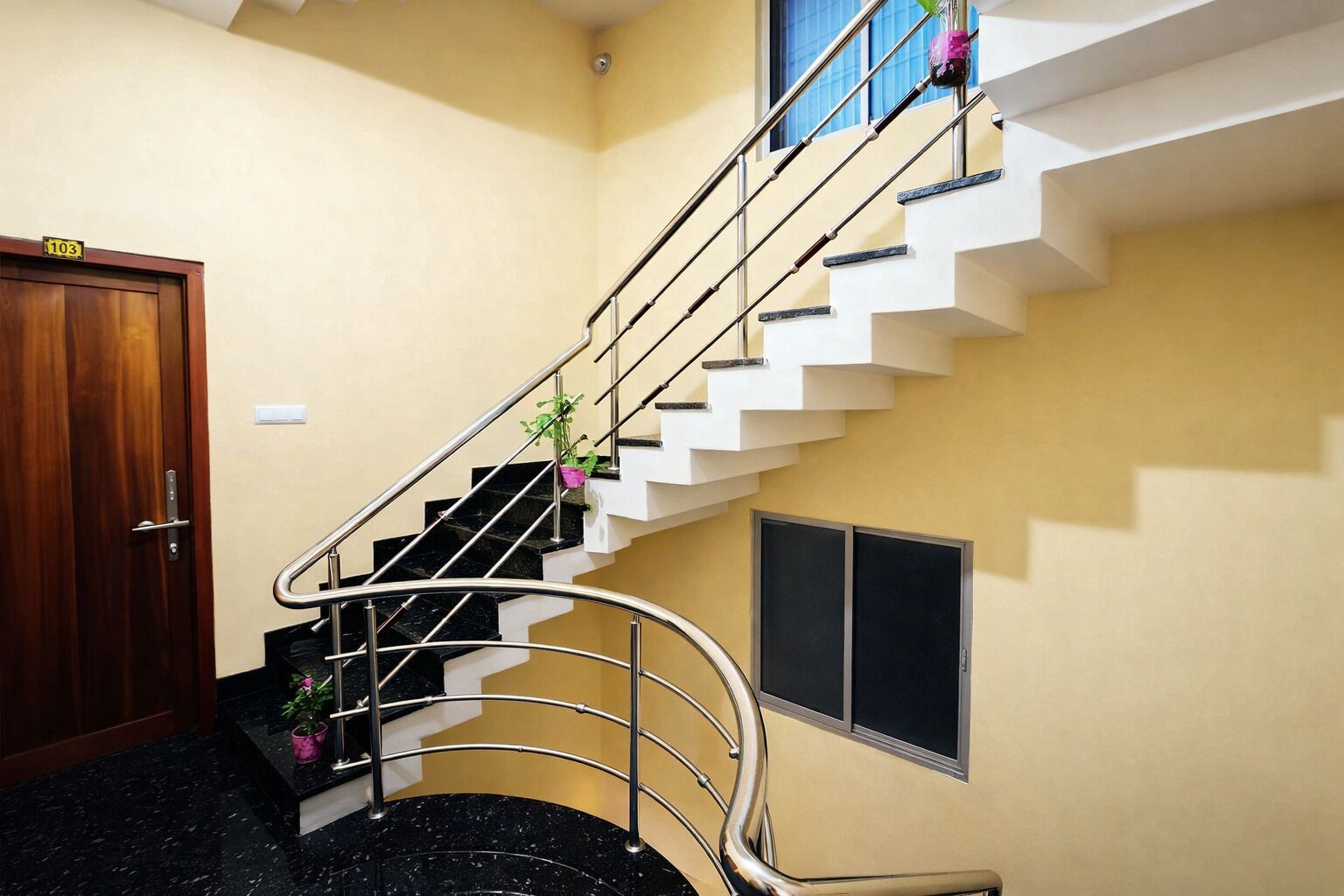 المنشأة من الخارج