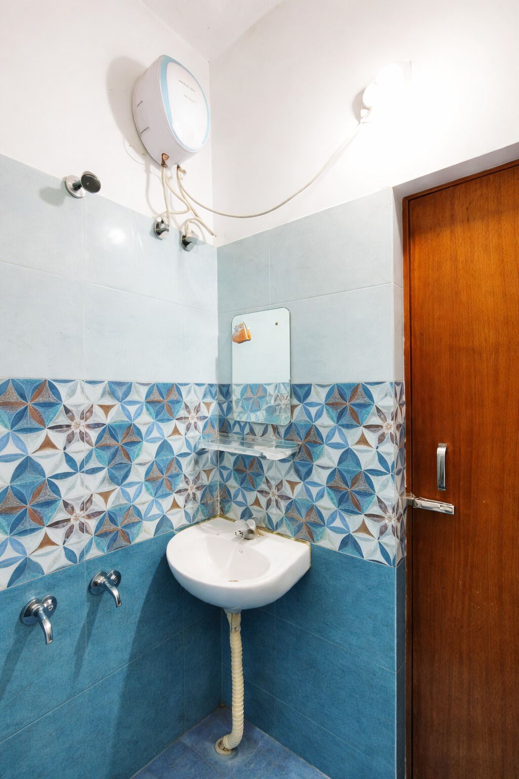 تجهيزات دش، مستلزمات مجانية للعناية الشخصية، خف للقدمين، صابون