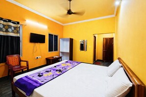 Deluxe Double Room, Air conditioning | In-room safe, soundproofing, free WiFi -  Neelachal Holiday Nibasa Puri (Puri)