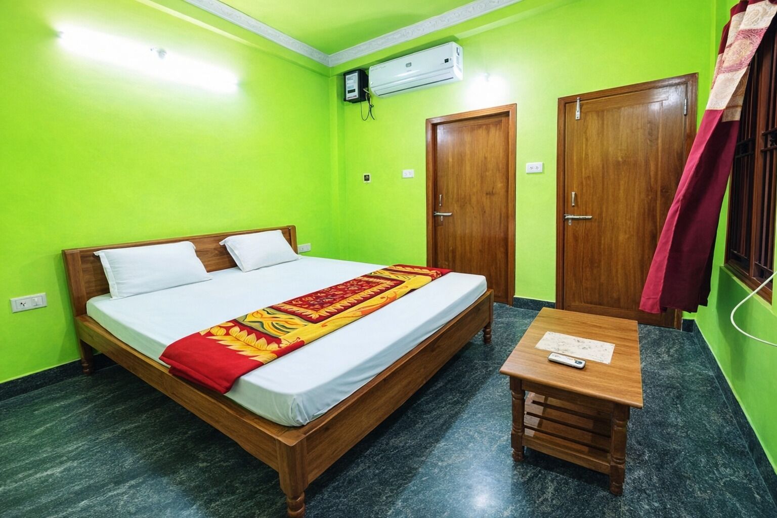 Standard Double Room, Multiple Beds | In-room safe, soundproofing, free WiFi