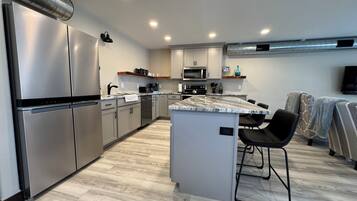 Fridge, microwave, stovetop, dishwasher