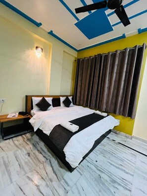Hypo-allergenic bedding, memory-foam beds, rollaway beds, free WiFi - Hotel Diamond (Jaipur)