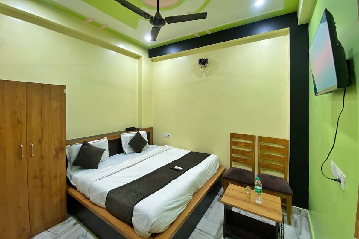 Hypo-allergenic bedding, memory-foam beds, rollaway beds, free WiFi