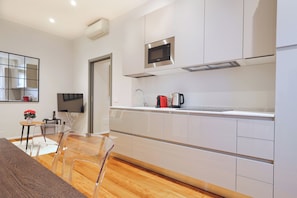 Appartement Confort, vue ville | Cuisine privée | Cafetière/bouilloire, bouilloire électrique