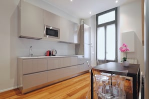 Comfort Apartment, City View | Private kitchen