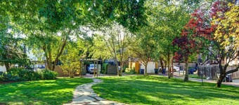 Large, 2BR/1BA with AC/TV/Internet/Laundry