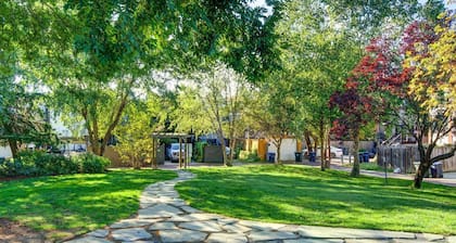 Large, 2BR/1BA with AC/TV/Internet/Laundry