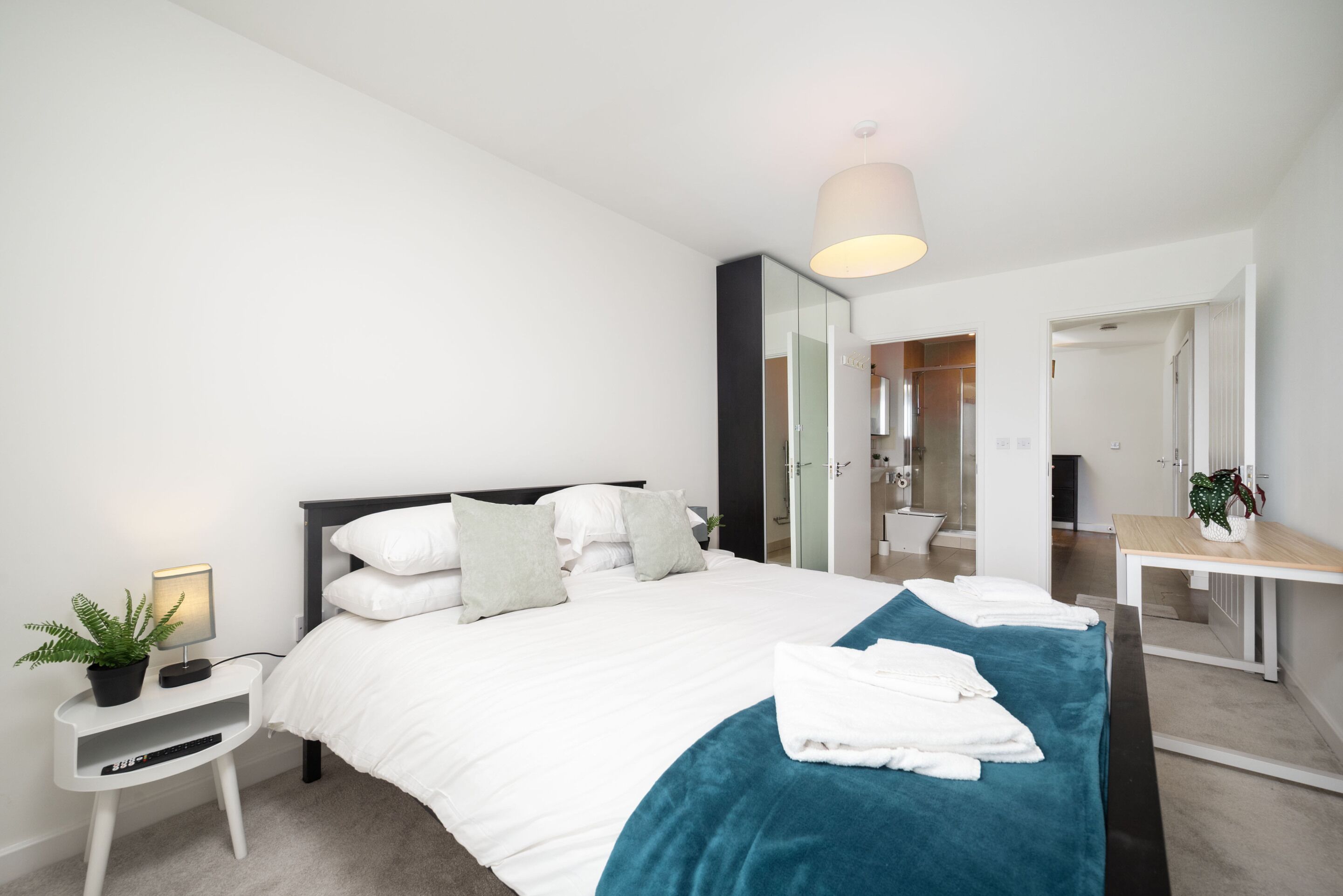 2 bedrooms, desk, iron/ironing board, free WiFi