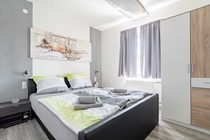 2 bedrooms, iron/ironing board, WiFi, bed sheets