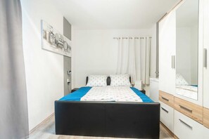 2 chambres, fer et planche Ă repasser, Wi-Fi, draps fournis
