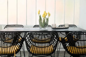 Dining - Charming 2-bedroom apartment with stunning sea view, in beautiful Gornji Karin (Gornji Karin)