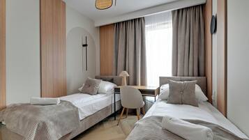 Leilighet – deluxe, balkong | 3 soverom, strykejern/-brett og wi-fi (inkludert)