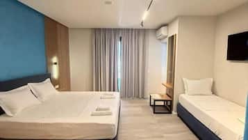 Comfort Triple Room, Balcony | In-room safe, soundproofing, free WiFi