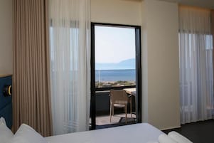 In-room safe, soundproofing, free WiFi