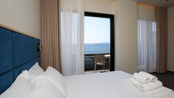 In-room safe, soundproofing, free WiFi