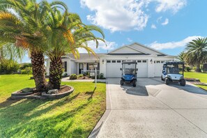 Exterior - Palm Breeze Oasis-3/2 w/ Private Pool & Golf Cart in The Village of Liberty Park (Liberty Park, The Villages)