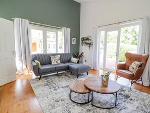 Living area - Mount House (Rhyl)