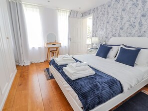 8 bedrooms, individually decorated, individually furnished, free WiFi - Mount House (Rhyl)