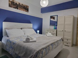1 bedroom, iron/ironing board, WiFi, bed sheets - "La Spiaggetta" by the sea, in private and central area in Santa Tecla (Acireale)