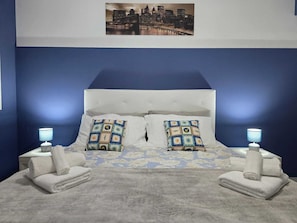 1 slaapkamer, een strijkplank/strijkijzer, wifi, beddengoed