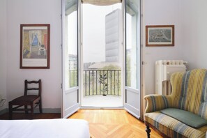 3 bedrooms, free WiFi - Deluxe flat near City Centre (Milan)