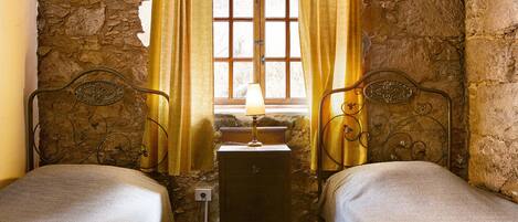 1 室のベッドルーム、アイロン / アイロン台、WiFi (無料)、ベッドシーツ