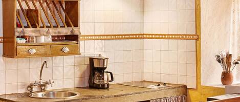 Fridge, microwave, oven, coffee/tea maker