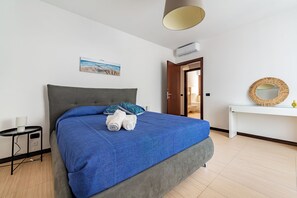 Family Apartment, Multiple Bedrooms, 2 Bathrooms (Viadelmare Apartment Monopoli 200m) - Viadelmare Apartment Monopoli 200m Sea (Monopoli)