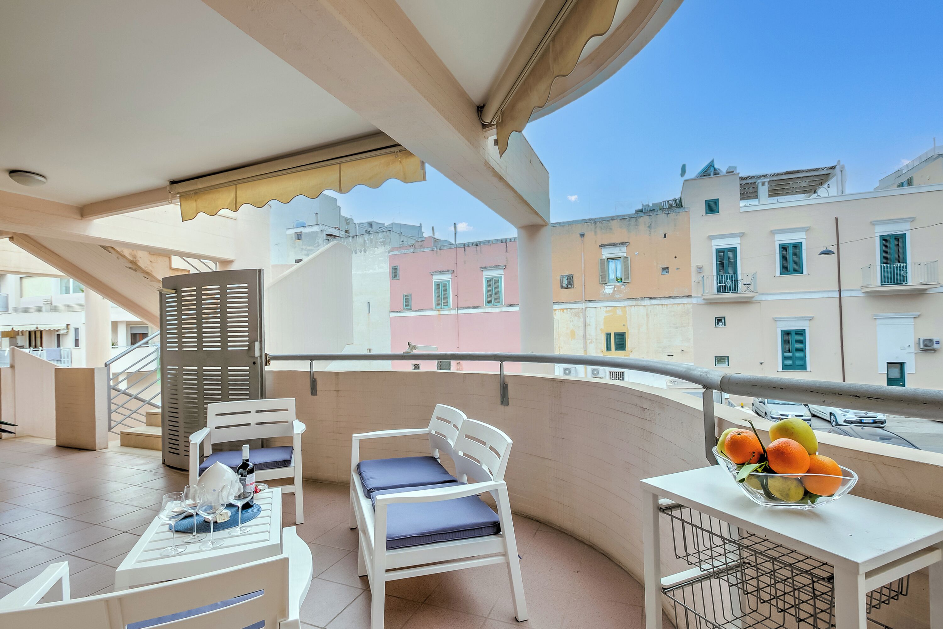 Family Apartment, Multiple Bedrooms, 2 Bathrooms (Viadelmare Apartment Monopoli 200m) | Outdoor dining