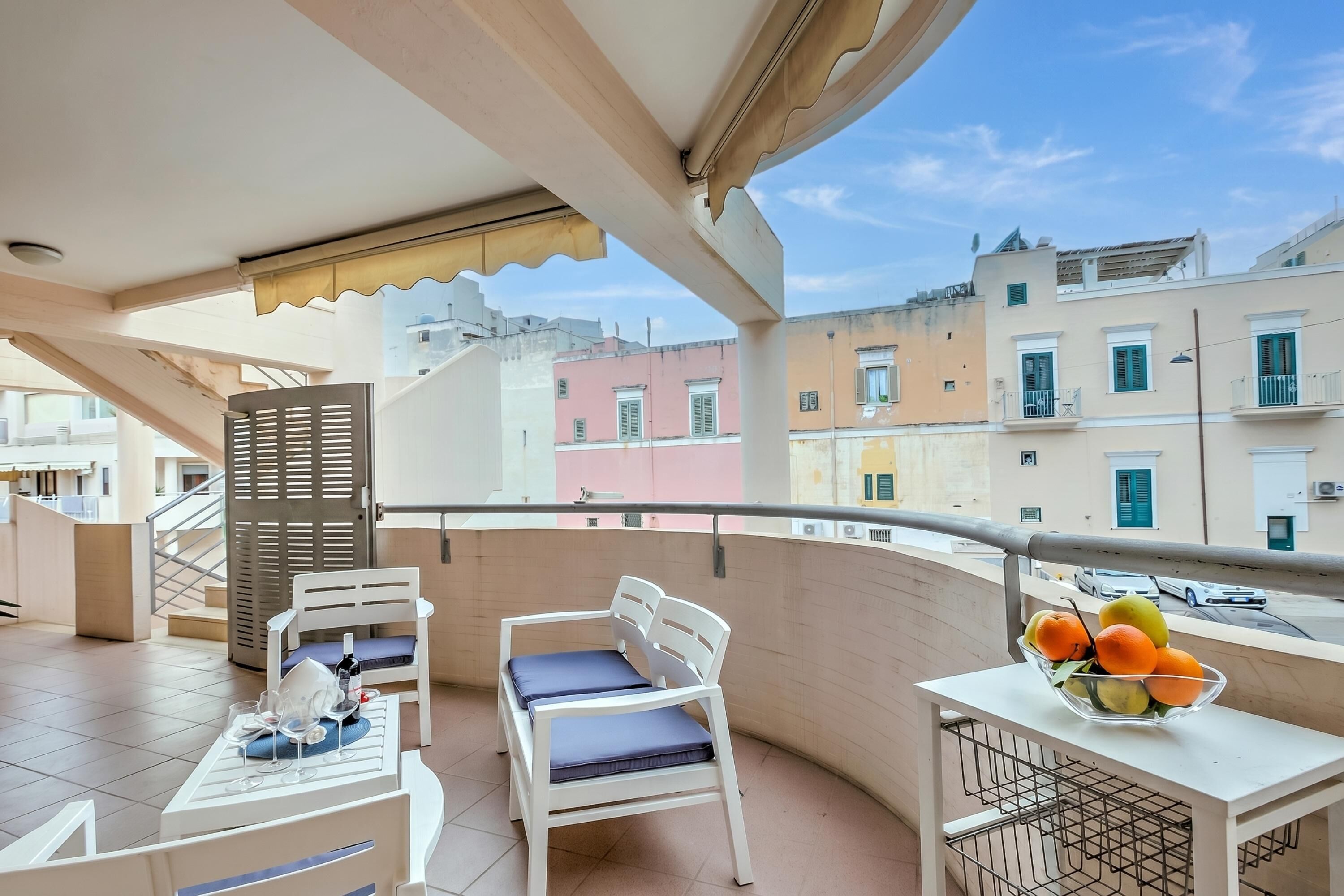 Familienapartment, Mehrere Schlafzimmer, 2 Bäder (Viadelmare Apartment Monopoli 200m) | Speisen im Freien