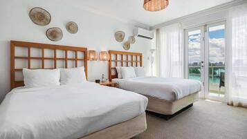 3 bedrooms, desk, iron/ironing board, travel crib