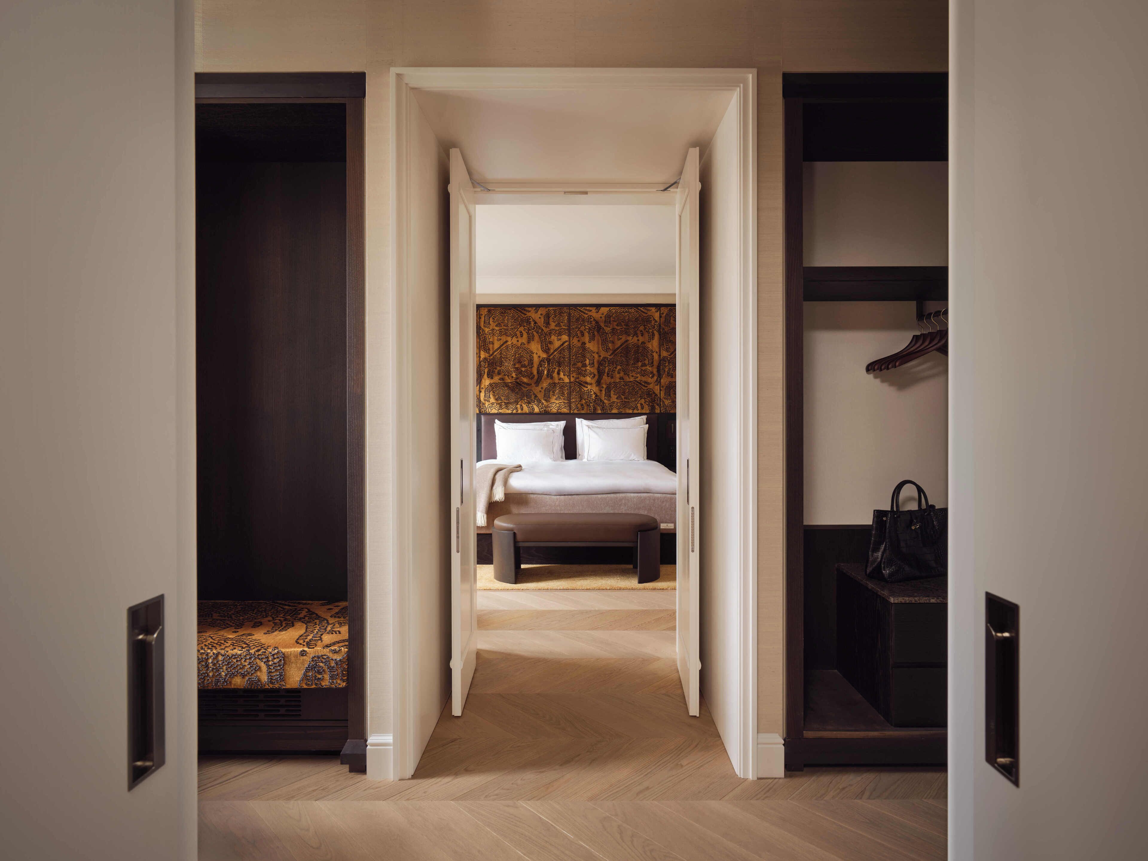 Signature Suite - The Explorer | 高档床上用品、羽绒被、迷你吧、客房内保险箱