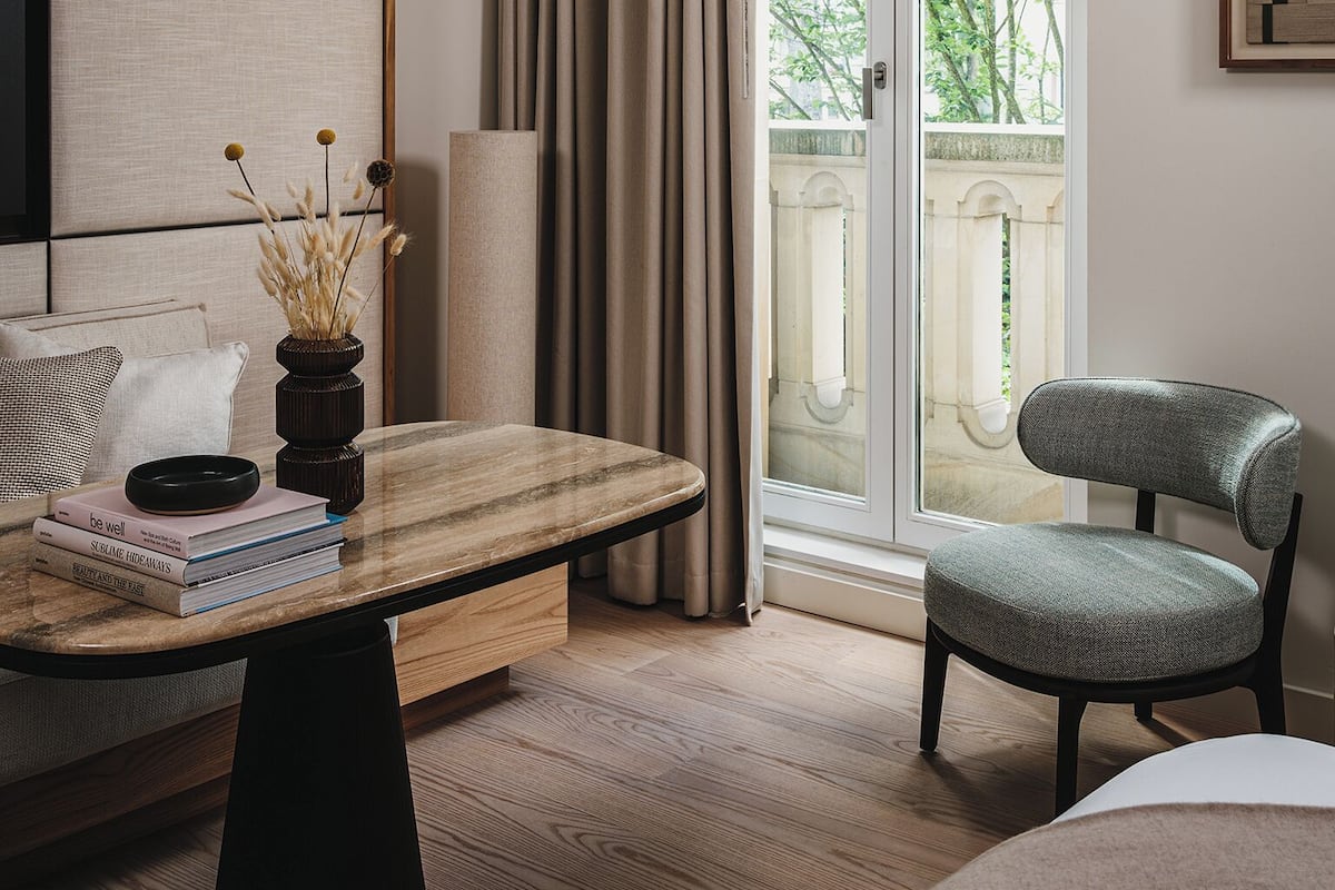 Deluxe-Doppelzimmer, 1 King-Bett, Blick auf den Innenhof | Hochwertige Bettwaren, Daunenbettdecken, Minibar, Zimmersafe