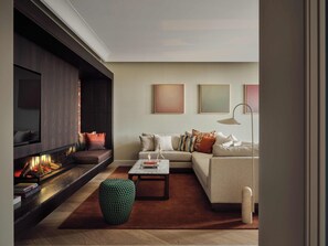 Signature Suite - The Artist | Area soggiorno | Console per videogiochi, libri, docking station per MP3