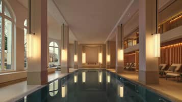 Innenpool, geöffnet von 09:00 Uhr bis 20:00 Uhr, LiegestĂŒhle