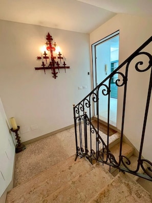 Apartment, 2 Bedrooms, Balcony | Property entrance