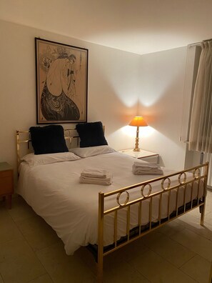 Leilighet, 2 soverom, balkong | 3 soverom