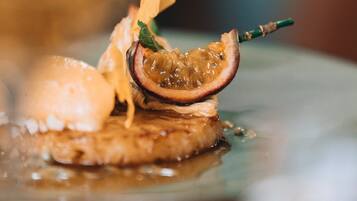 Room, 1 Bedroom, Accessible, Smoking | Food and drink