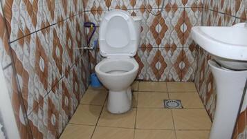 Room, 1 Bedroom, Accessible, Smoking | Bathroom