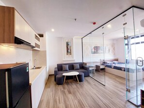 Appartement, 1 chambre | Coin séjour | Télévision LCD de 32 pouces avec chaßnes par cùble