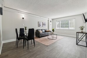 Smart-TV, Bücher, Arbeitsbereiche