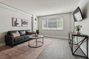 Smart-TV, Bücher, Arbeitsbereiche