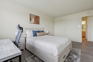 1 bedroom, desk, iron/ironing board, travel cot - Legacy at Imperial Village 712 I 1 Bed 1 Bath (Ric hmond)