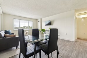 Interior - Legacy at Imperial Village 712 I 1 Bed 1 Bath (Ric hmond)