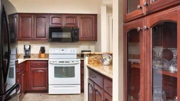 Micro-ondes, four, plaque de cuisson, lave-vaisselle