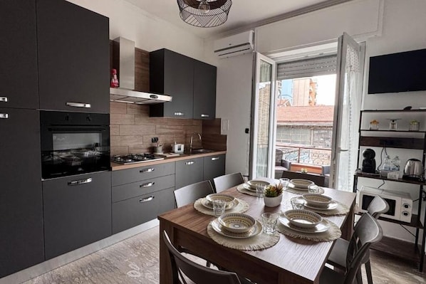 Microonde, forno, piano cottura