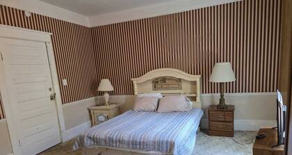 Private Room for Rent at the Historic Villa Place