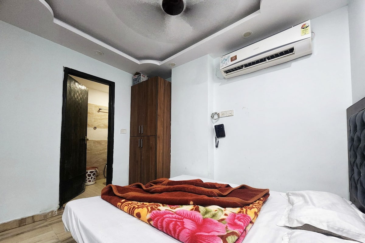 Standard Double Room | Free WiFi